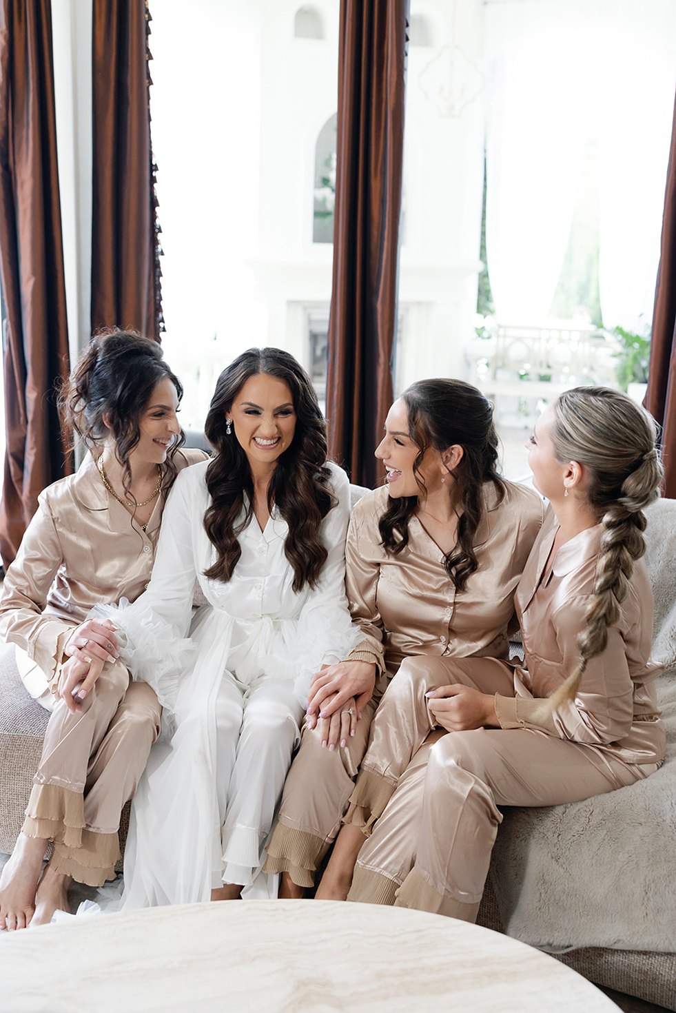 the bridal party getting ready at la casa toscana