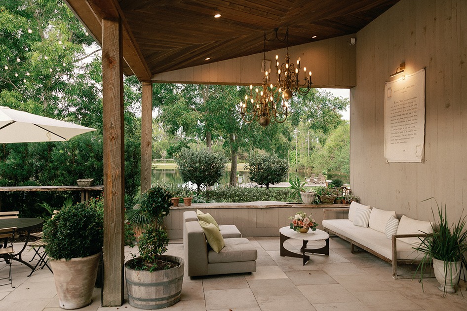 the cocktail hour space at white trail club in south florida