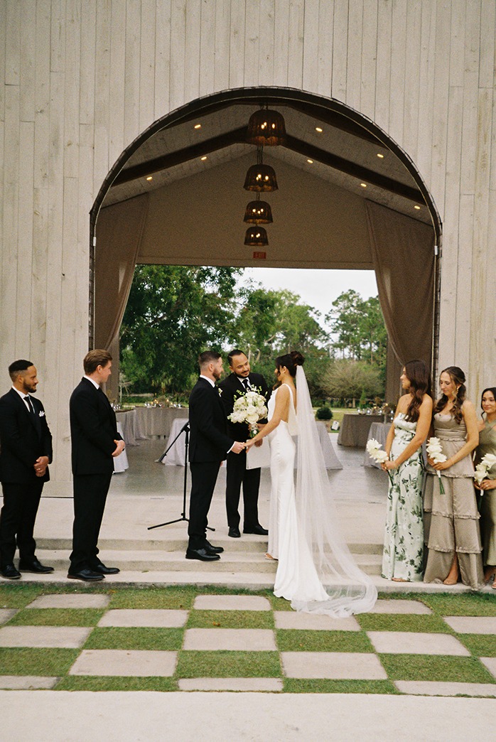 white trail club photos of the ceremony area