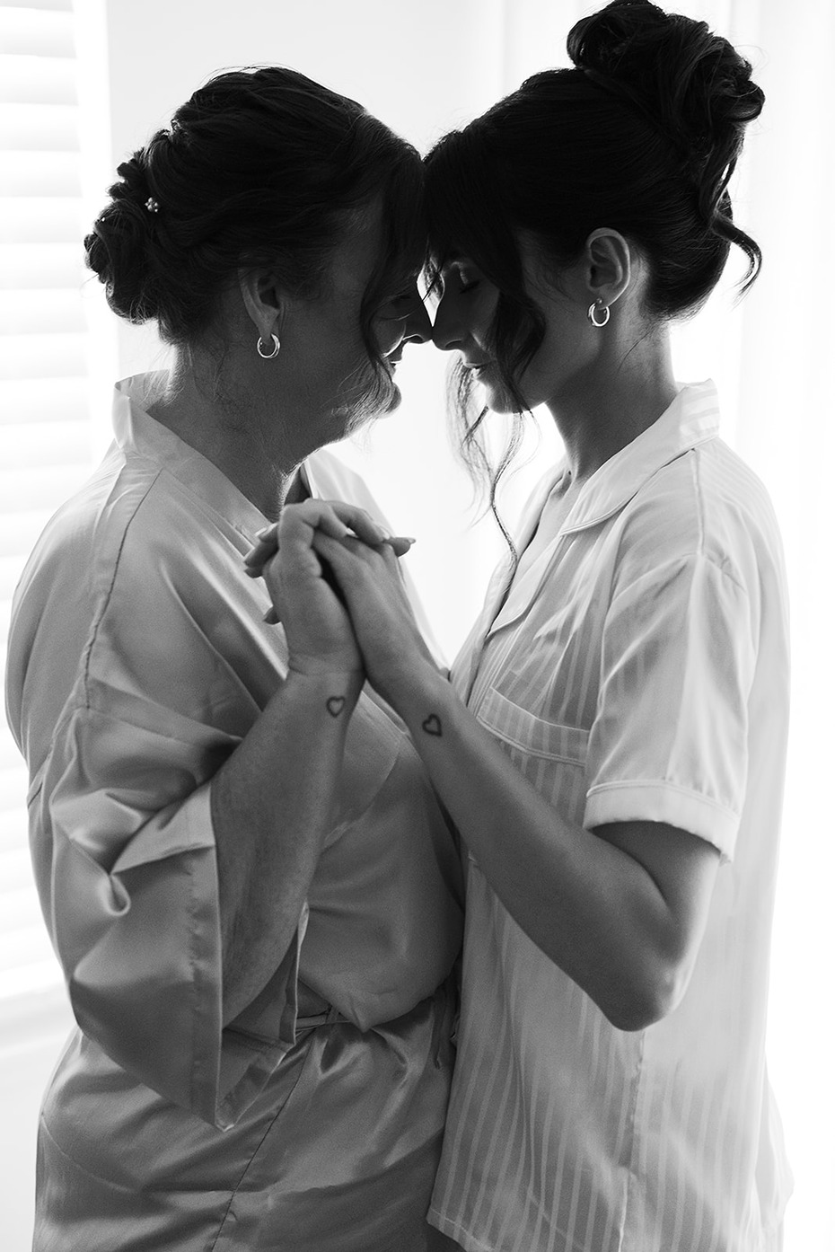 a bride and her mother at her white trail club jupiter wedding