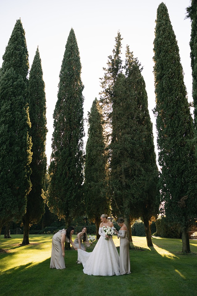 a bride and her bridesmaids who learned how to get married in Italy