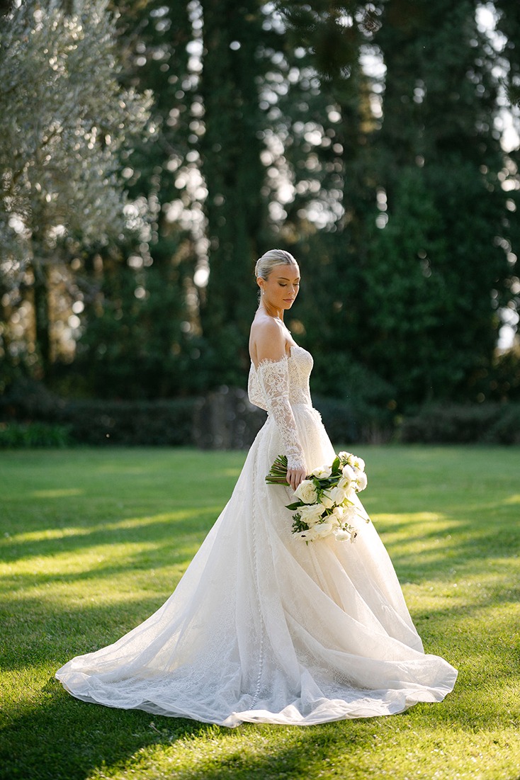 a photo of the bride taken by a destination wedding italian photographer
