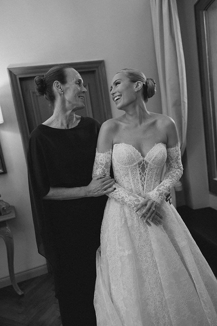 a photo of the bride with her mother taken by a destination wedding photographer italy