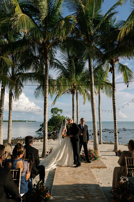 a couple who knew ​where is isla bella beach resort
