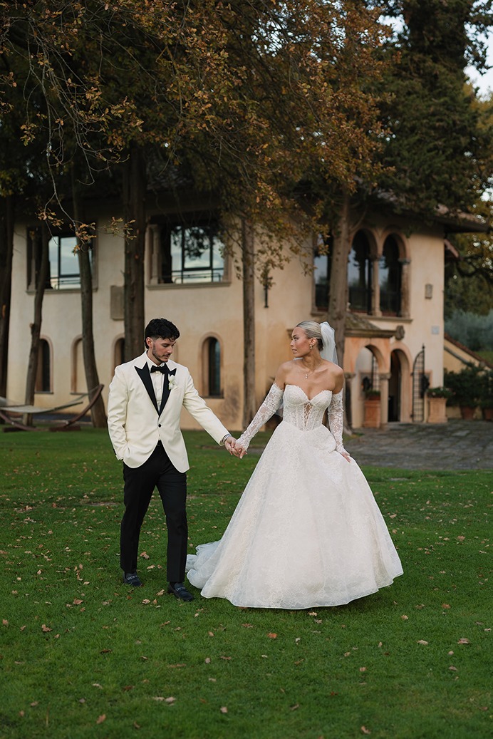 antica fattoria di paterno photos of the bride and groom