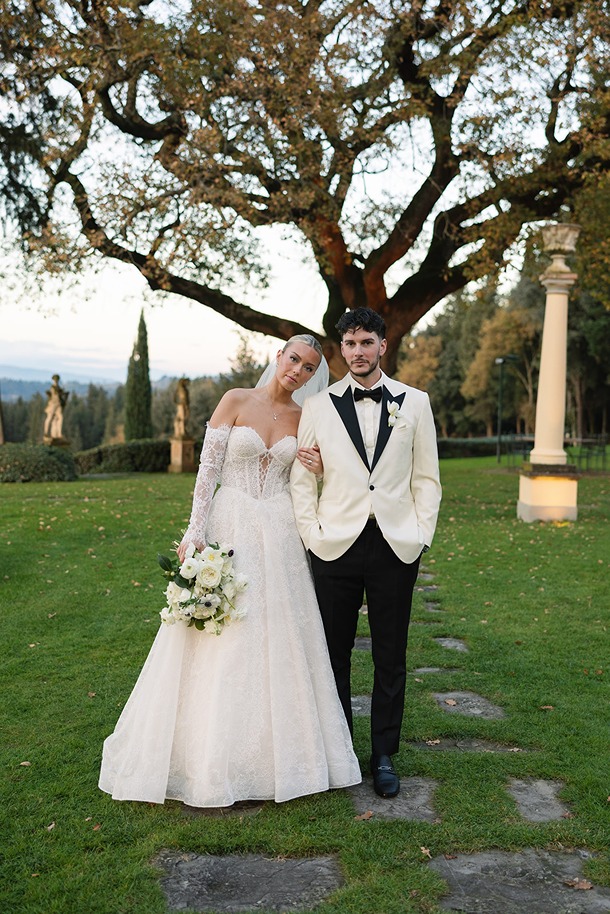 antica fattoria di paterno photos of the bride and groom
