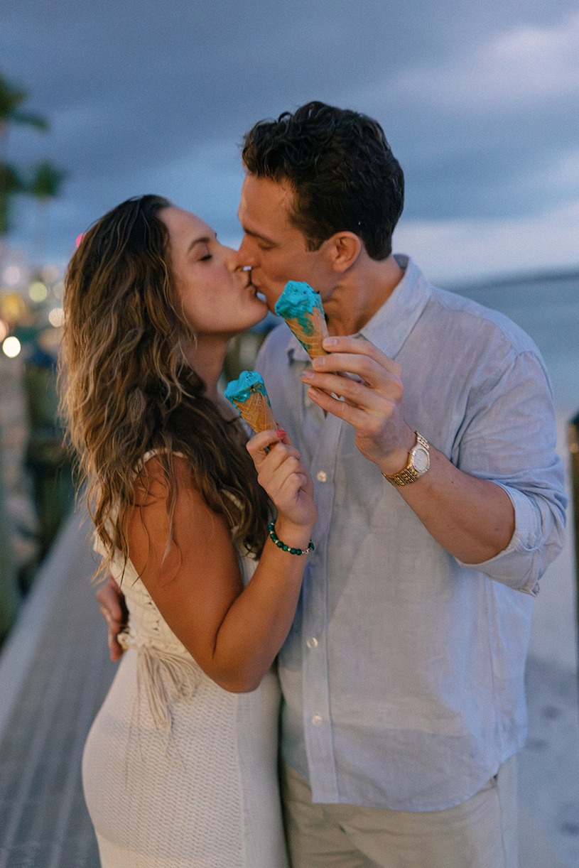 a couple eating ice cream captured by a marco island photographer