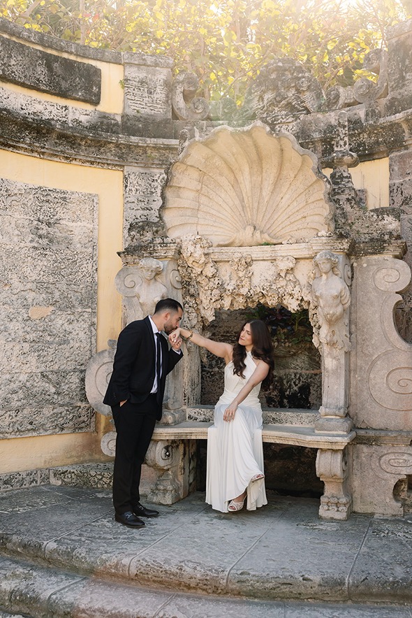 vizcaya museum photos of the guy kissing the girls hand