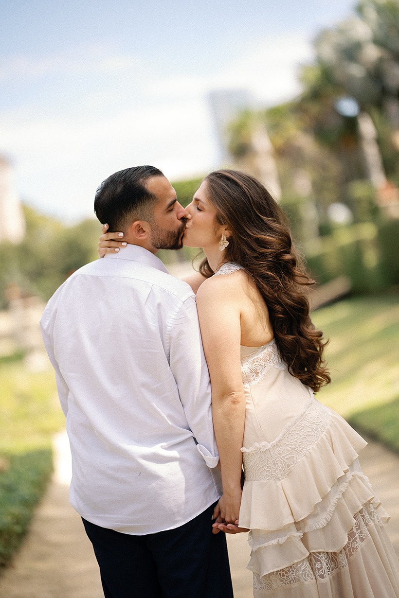 vizcaya museum and gardens photos of the couple kissing