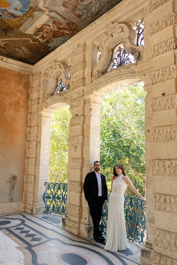vizcaya museum and gardens photos of the couple posing