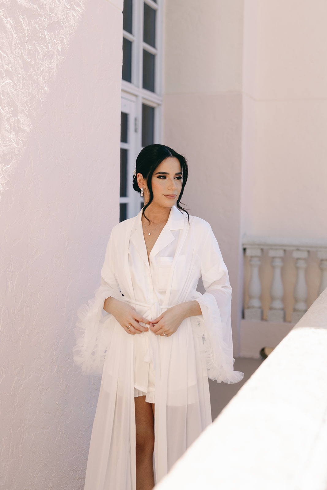 the bride posing her miami wedding photos