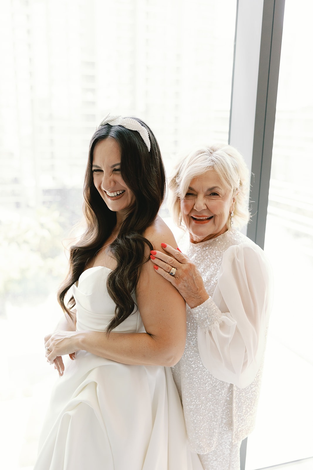 penthouse at riverside wharf photos with the bride and her mom