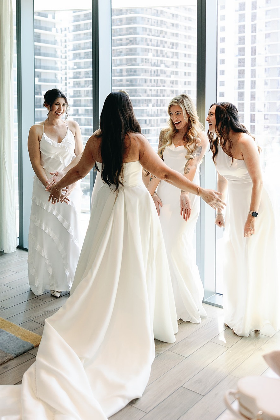 penthouse at riverside wharf photos of the bride with her bridemaids