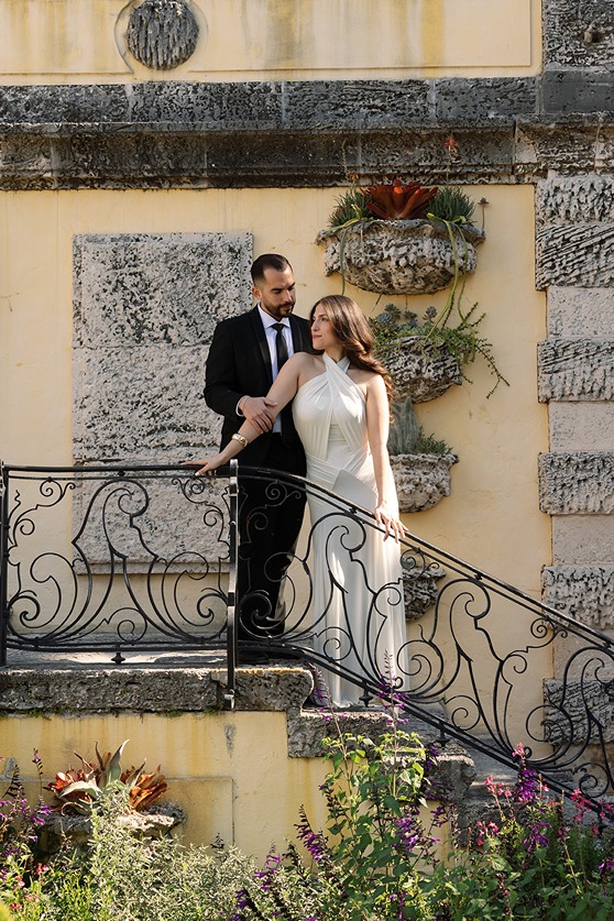photos at vizcaya an engagement photo location miami couples love