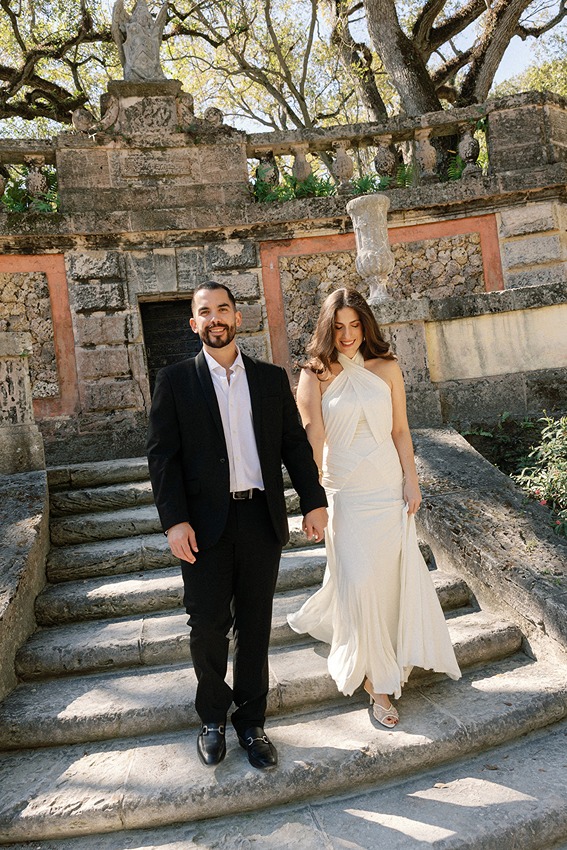 photos at vizcaya an engagement photo location miami couples love