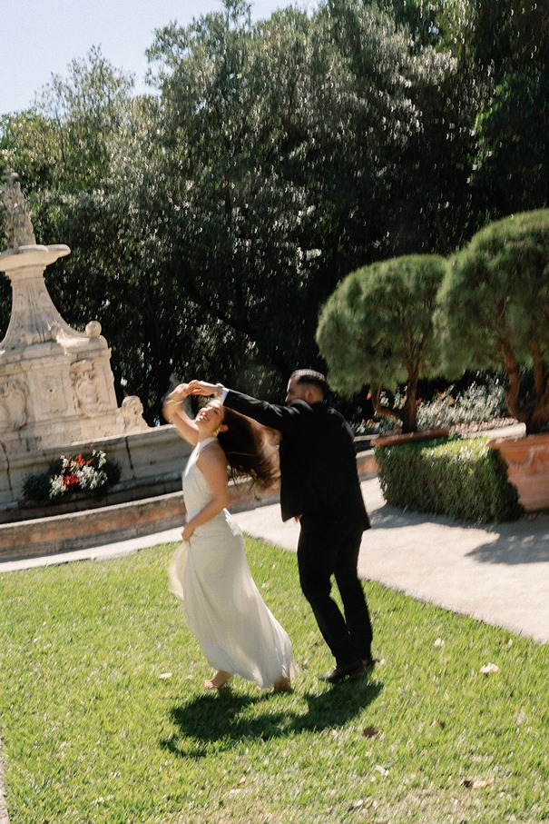 photos at vizcaya an engagement photo location miami couples love