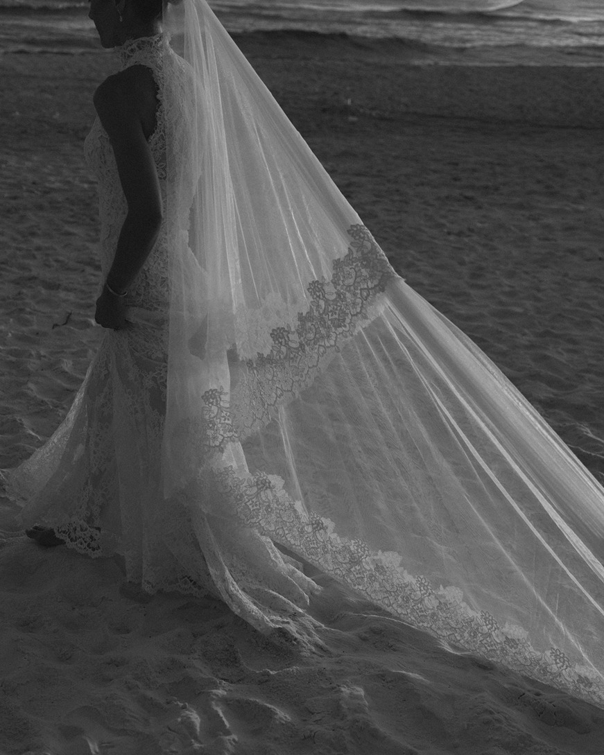 the brides veil at her rosemary beach florida wedding